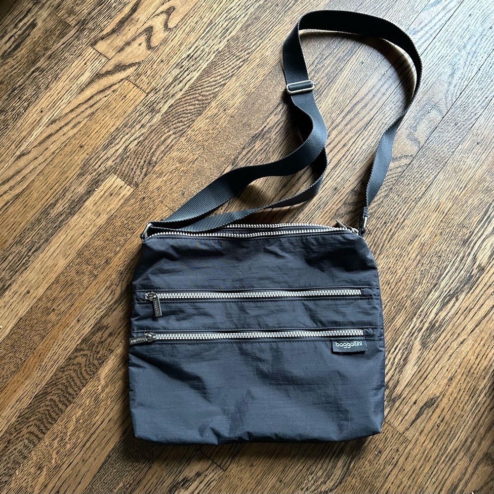 Baggallini Crossbody bag